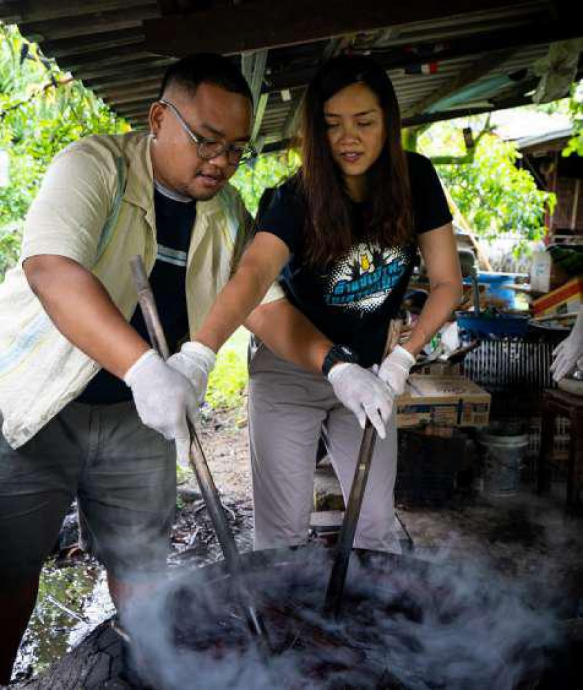 ศูนย์หัตถกรรมพื้นบ้านการทอเสื่อจันทบูร หมู่บ้านเสม็ดงาม