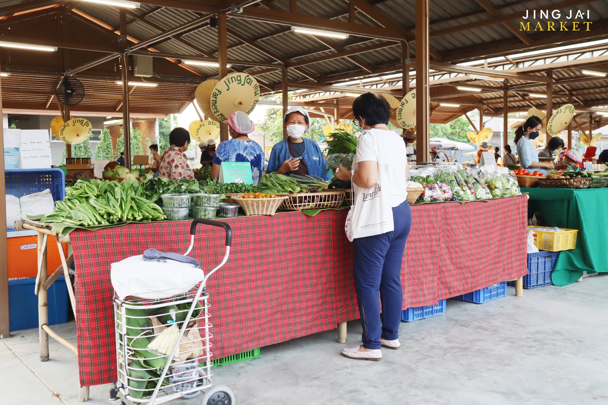 MUST Eat & MUST Buy : Jing Jai Market