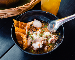 MUST EAT: ก๋วยเตี๋ยวห้อยขา