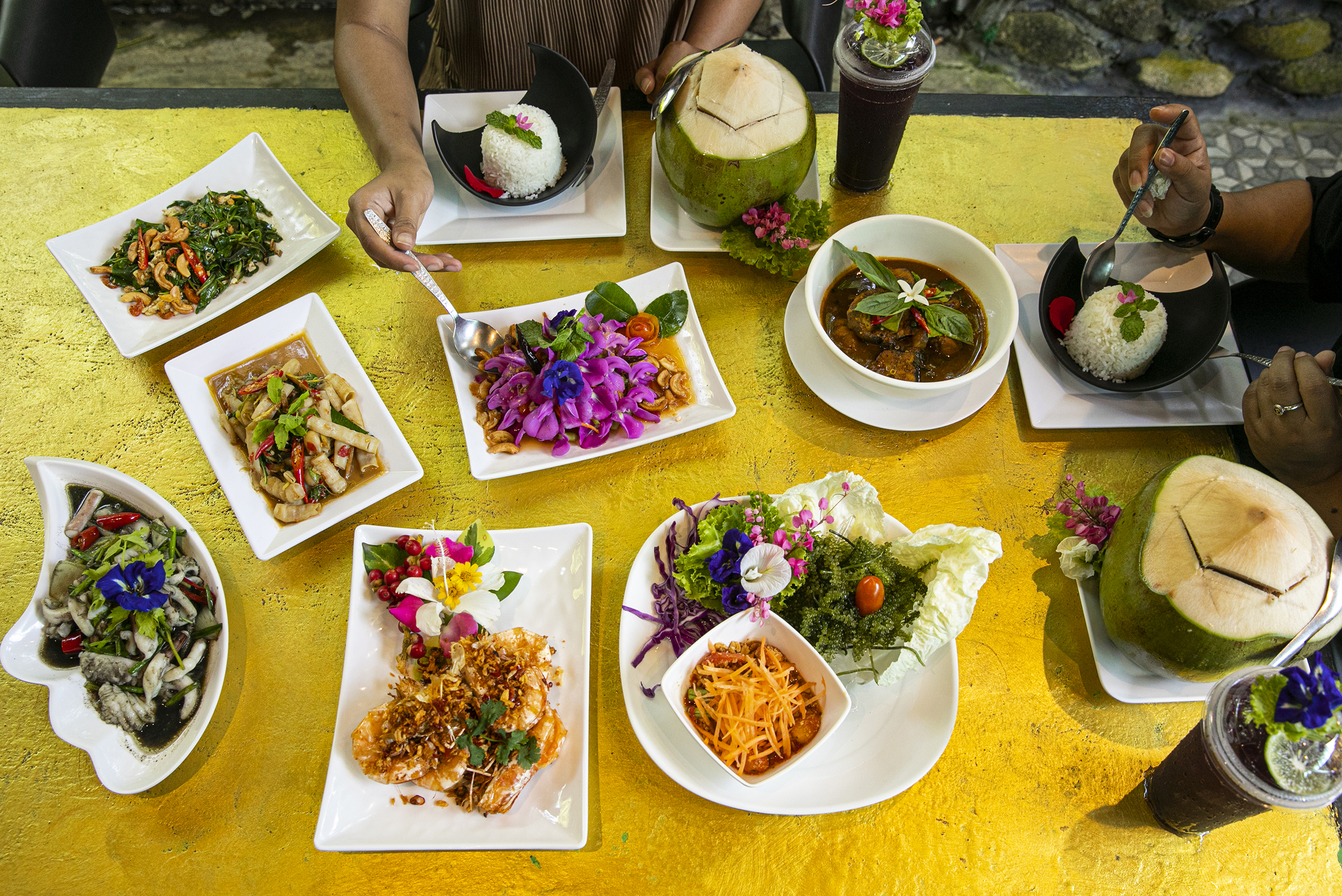 MUST EAT : ตาทวย