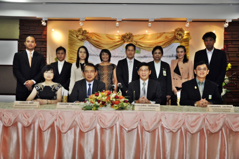 Nopparat Maythaveekulchai, President of Thailand Convention & Exhibition Bureau signed a Memorandum of Understanding with National Research Council of Thailand for the formation of Thai MICE intelligence and database.